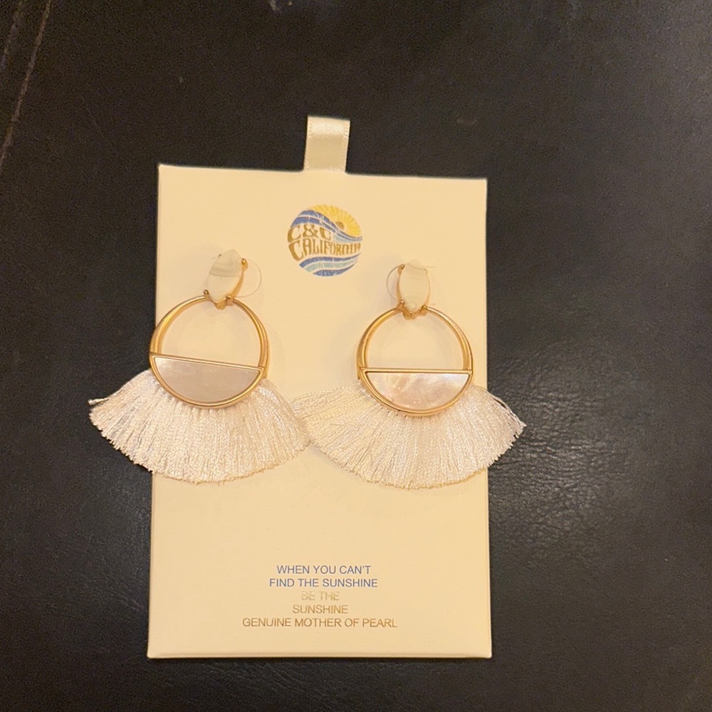 Trendy tassel earrings with genuine Mother of Pearl!